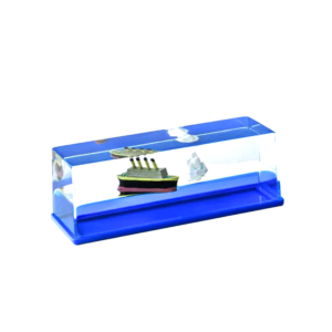 Unsinkable Miniature Liquid Bottle Decor – Titanic & Iceberg